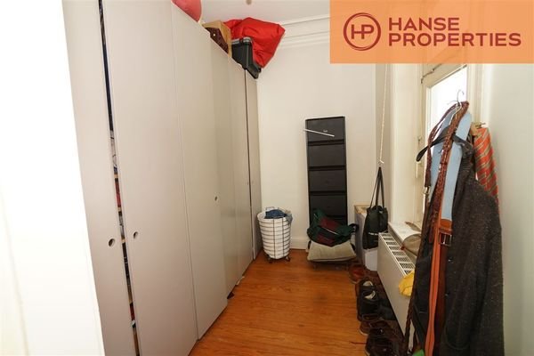 das Schlafzimmer hat sogar ein Ankleidezimmer 