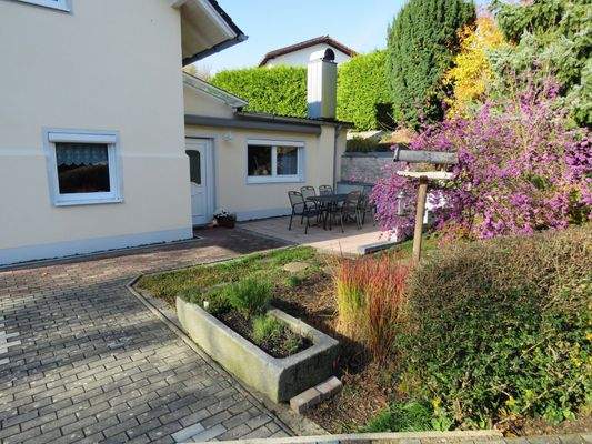 geschützte Ostterrasse 