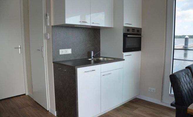 mit Spüle und Backofen 