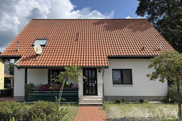 Blick zu einer der beiden Immobilien