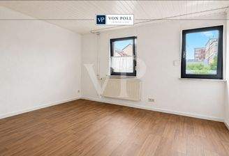 Sanierungsbedürftiges Einfamilienhaus mit großem Grundstück, Gewölbekeller und Doppelgarage