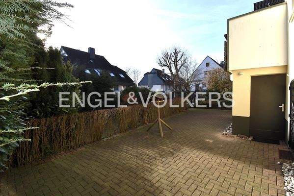 Große südlich ausgerichtete Terrasse