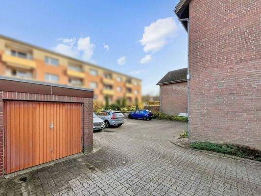 Innenhof mit Stellplätzen