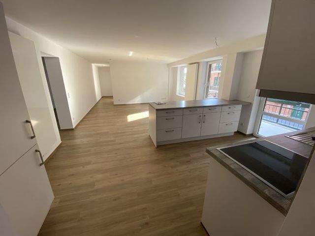 Erstklassige 4-Zimmerwohnung mit hochwertiger EBK u. großem Balkon zu vermieten! WG-geeignet! - Foto 1