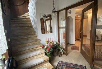 Erdgeschoss: Eingangsbereich mit Aufgang zum OG