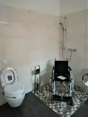 Bad, ebenerdige Dusche.webp