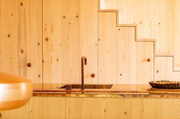 Arbeitsfläche mit Kupferblechauflage