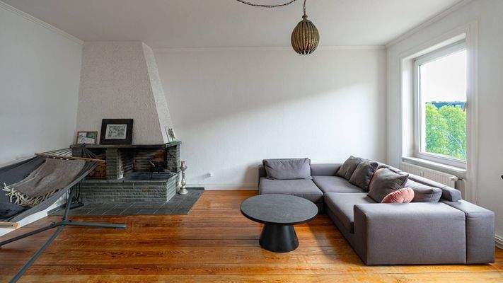 Wohnzimmer mit Kamin