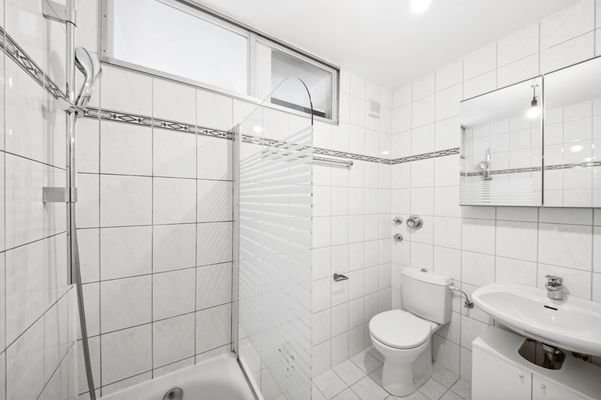 Das Badezimmer mit Wanne