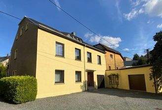 Vorderansicht mit Garage