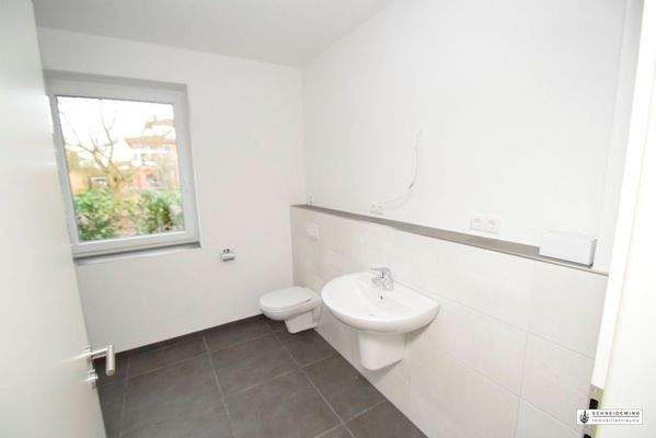 13. Blick ins moderne Duschbad