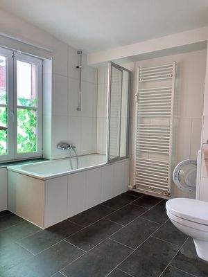 Vollbad mit Fenster
