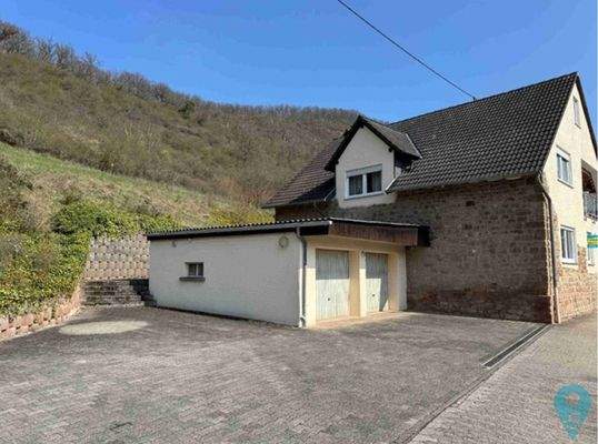 Außenansicht-Heimweiler-Haus-Garagen