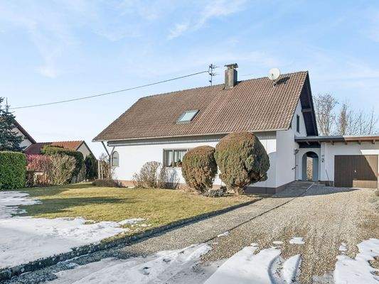 Außenansicht mit Garten