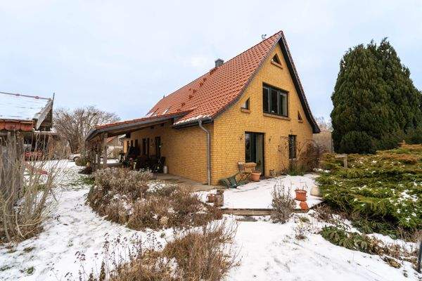 Hausansicht Rückseite mit Terrassen