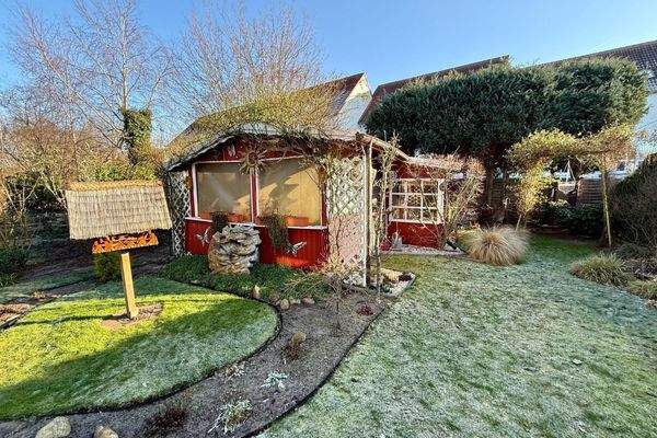 Garten mit Gartenhaus (Renovierungsbedürftig)