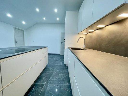 Küche mit Speisekammer