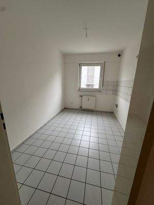 Leerer Raum mit Fliesenboden