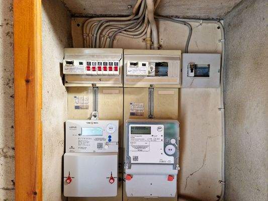 Stromzähler für das Haupthaus und die Einliegerwoh