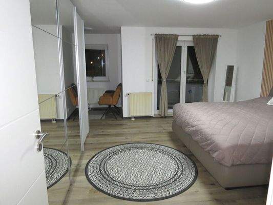 Schlafzimmer mit Balkon