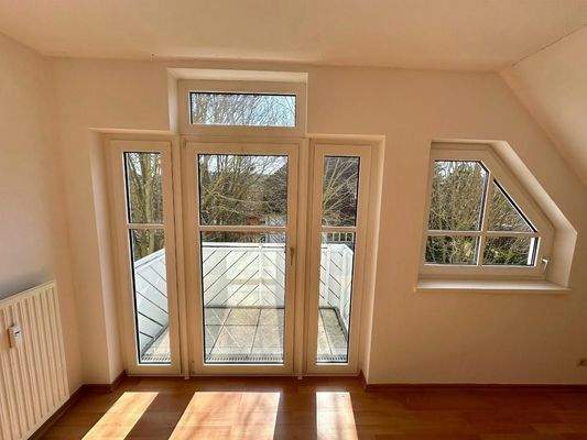 Wohnbereich mit Zugang Balkon