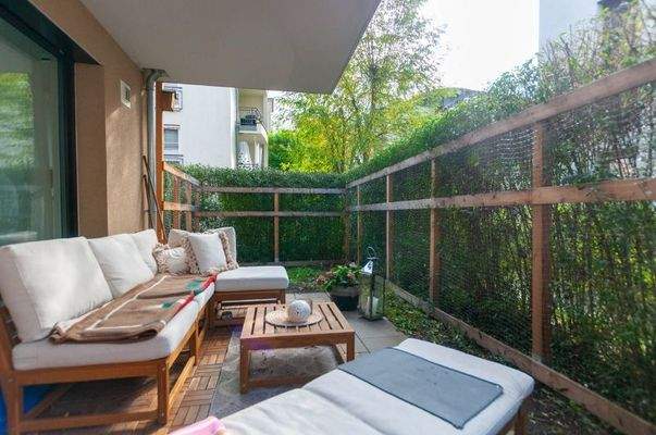 geräumige Terrasse mit Südostausrichtung