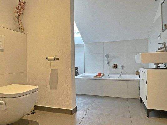 Bad Kinderzimmer OG.jpg