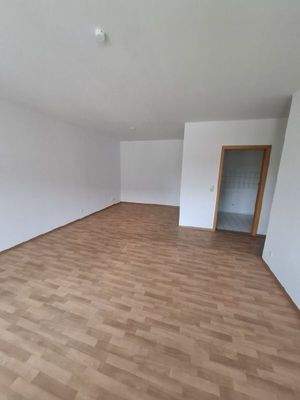 Wohnzimmer mit Blick zur Küche