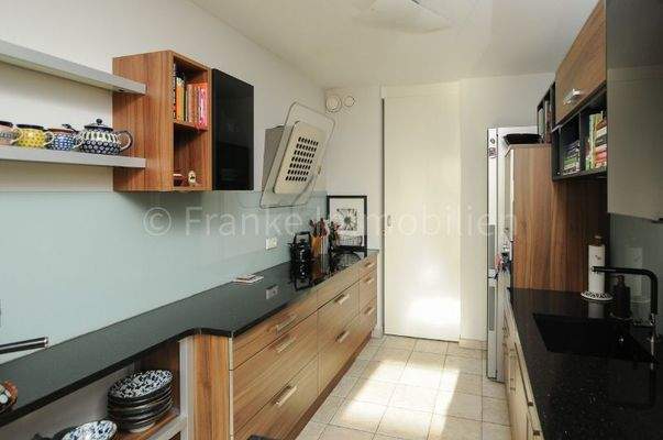 Küche mit Speisekammer