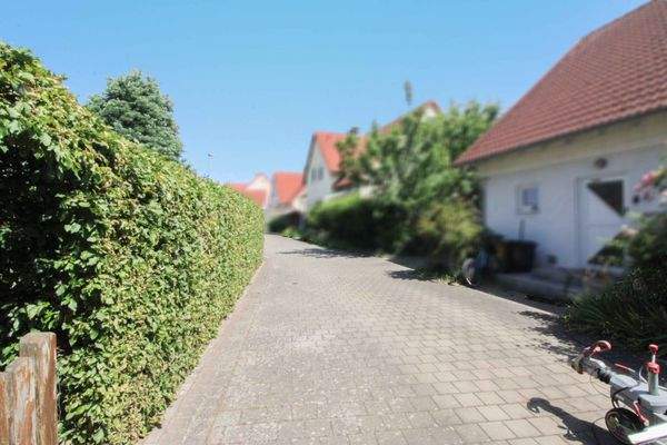 Weg zum Grundstück