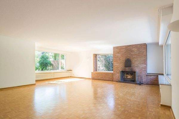 Wohnzimmer mit Kamin