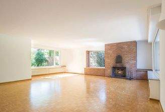 Wohnzimmer mit Kamin