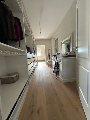 10) begehbarer Schrank zum Schlafzimmer goß OG