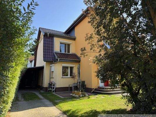 Terrasse, Carport und Gartenbereich der Wohnung 