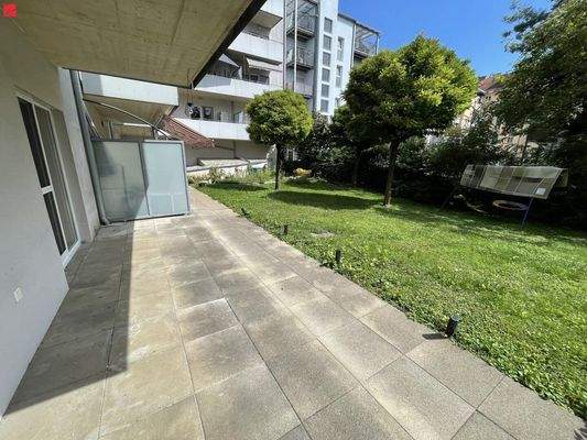 Terrasse mit gemeinschaftlichem Garten