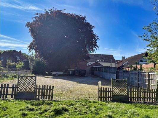 Stellplätze hinterm Haus