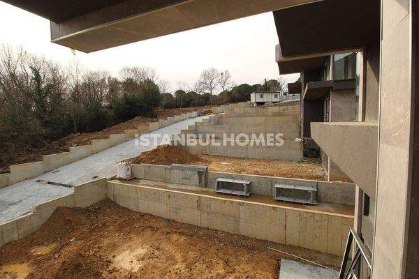 Houses in a Boutique Complex in Istanbul Sarıyer