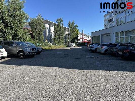 PKW-Stellplätze für Mitarbeiter anmietbar