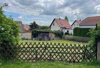 Ansicht Grundstück nach Südost, mit Zufahrt