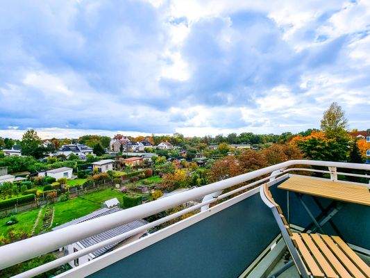 Balkon mit Blick ins Grün