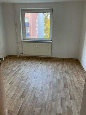 Zimmer mit Fenster.jpg