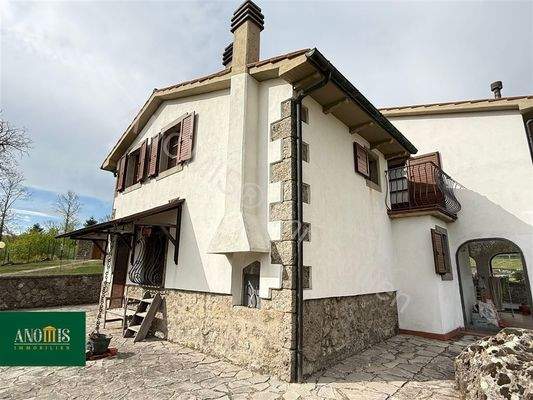 Einfamilienhaus mit 1 Hektar Kastanienwald