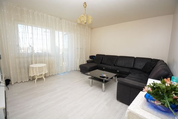 241203-Wohnzimmer-Balkon