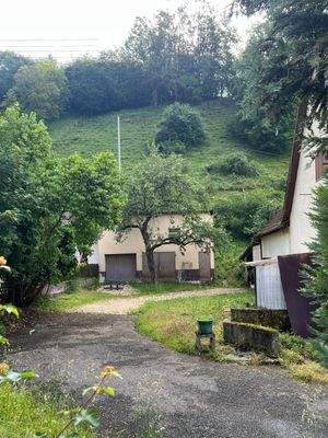 Bauplatz mit Garage.jpg