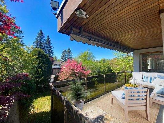 Hinweis: Zur besseren Veranschaulichung haben wir die Terrasse virtuell eingerichtet.