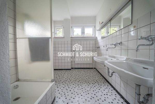 Sanitäranlage / Duschen