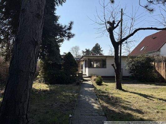 Garten mit Blick zum Sommerhaus