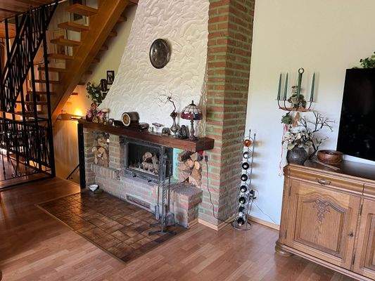 Hauptwohnung mit Kamin