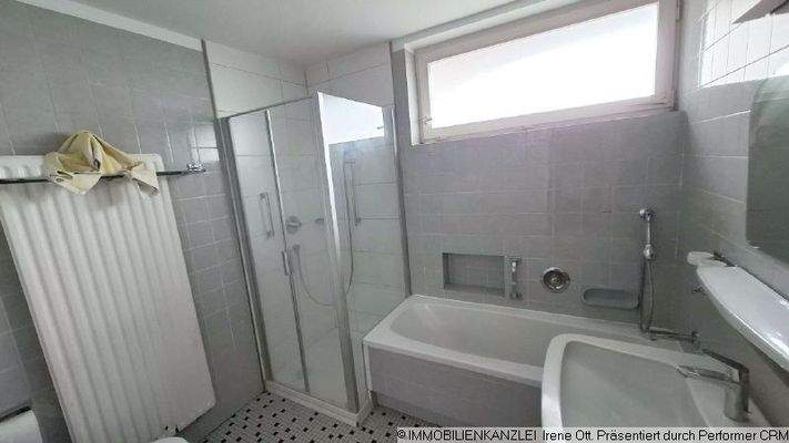 TL-Bad mit Wanne und Dusche