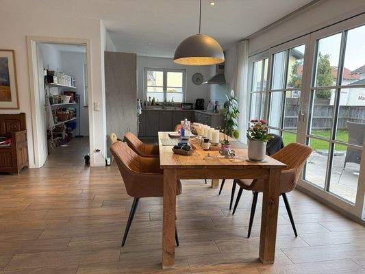 Wohnzimmer mit Essplatz